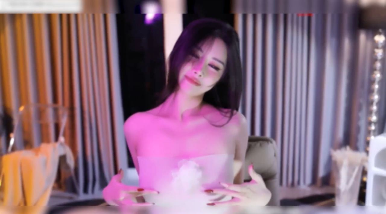 #网易CC #小恩雅 群定制 无胸贴骚舞 乳头透视 捏捏骚舞13分钟-2 #网易CC #小恩雅 群定制 无胸贴骚舞 乳头透视 捏捏骚舞13分钟-2