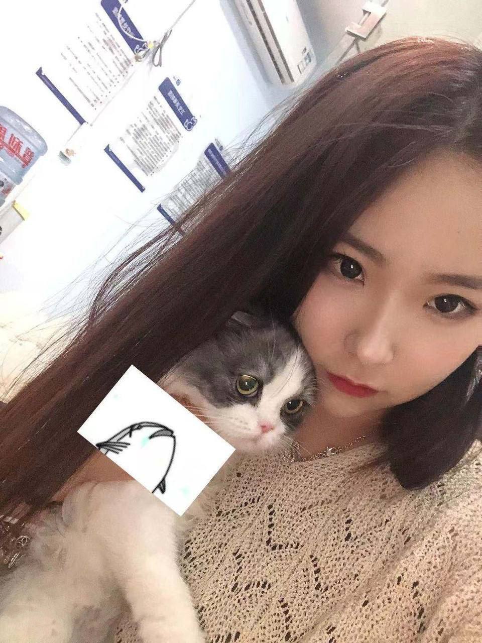 已婚小少妇和老公自拍泄密，在户外车后排为爱鼓掌-8