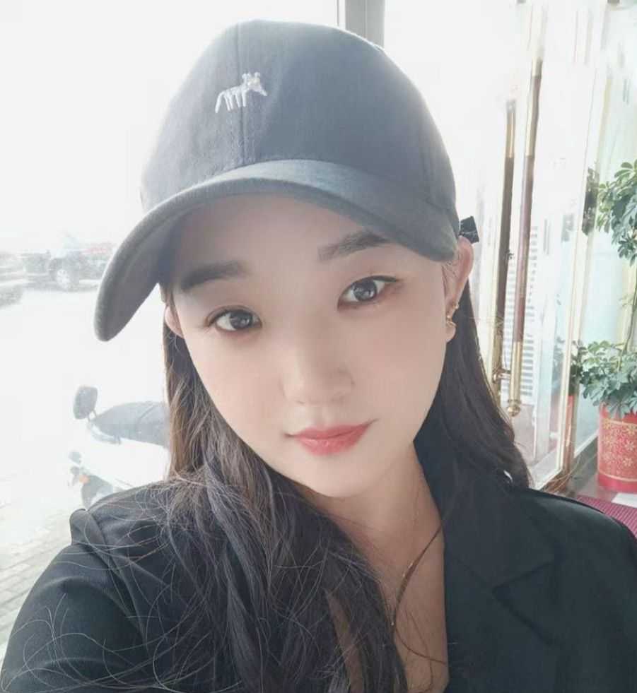 江苏连云港34岁淫荡人妻唐凝钰被爆出出轨视频，老公在外赚钱，她在家中与炮友偷情，和炮友的性爱自拍泄密流出！-2