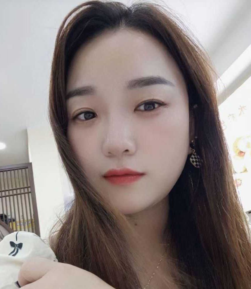 江苏连云港34岁淫荡人妻唐凝钰被爆出出轨视频，老公在外赚钱，她在家中与炮友偷情，和炮友的性爱自拍泄密流出！-5