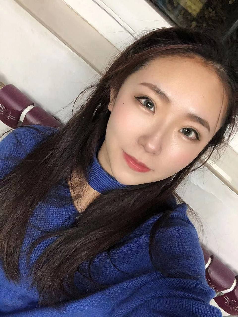 已婚小少妇和老公自拍泄密，在户外车后排为爱鼓掌-6