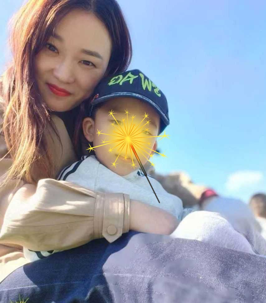 江苏连云港34岁淫荡人妻唐凝钰被爆出出轨视频，老公在外赚钱，她在家中与炮友偷情，和炮友的性爱自拍泄密流出！-3